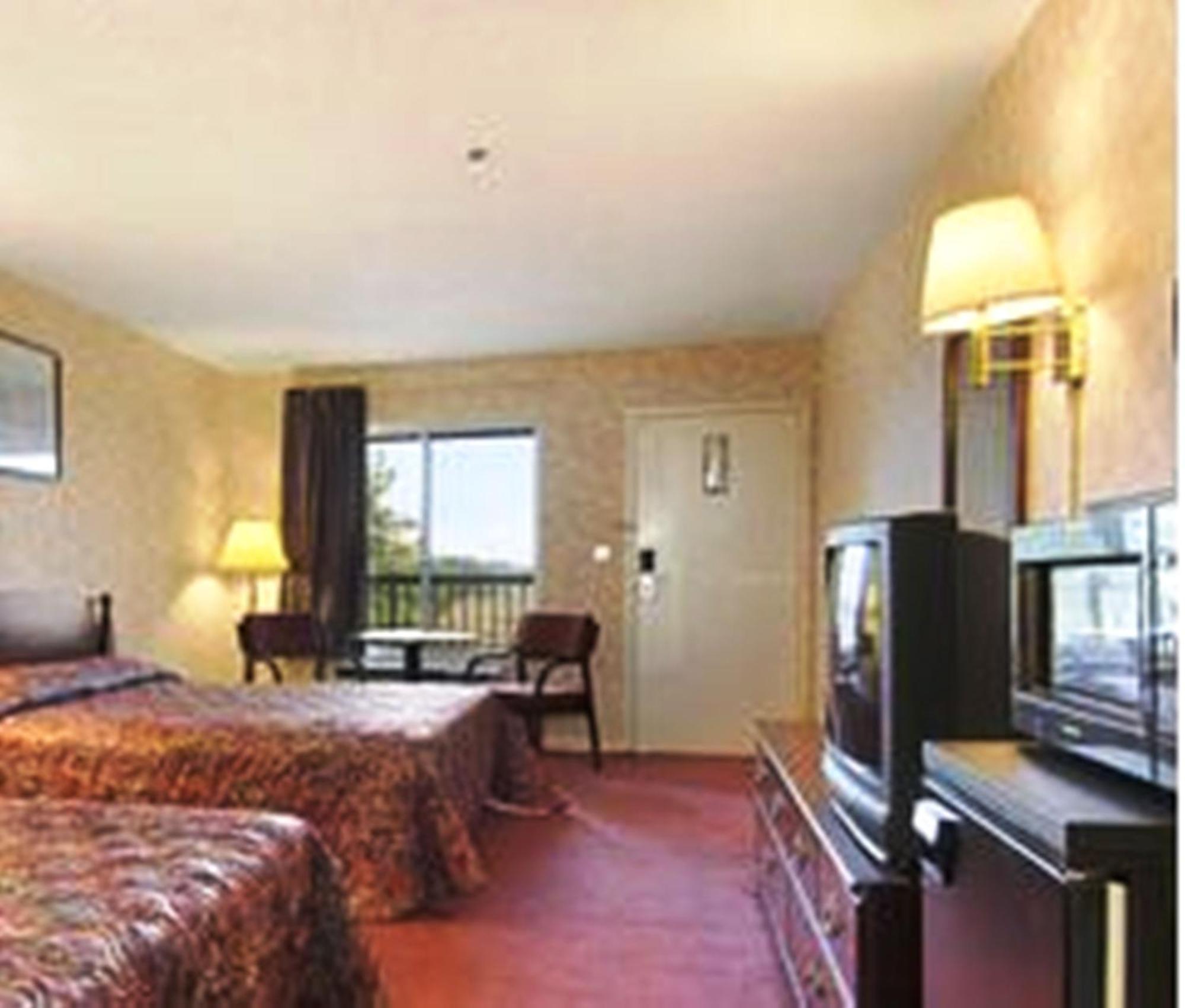 Super 8 By Wyndham Decatur Priceville Extérieur photo